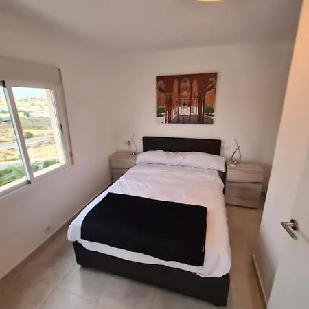 Gorgeous 3 Bed/2 Bath Pool & Golf Views דירה